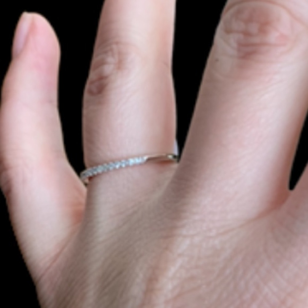 1 MM STERLING SILVER DIAMOND RING - Picture 7 of 8